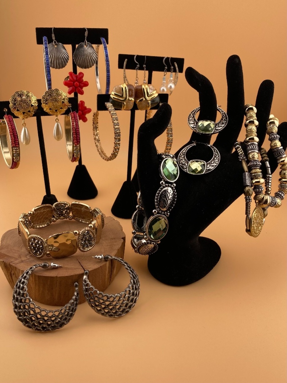 VTG 16 Piece Jewelry Lot Gold and Silver Tones